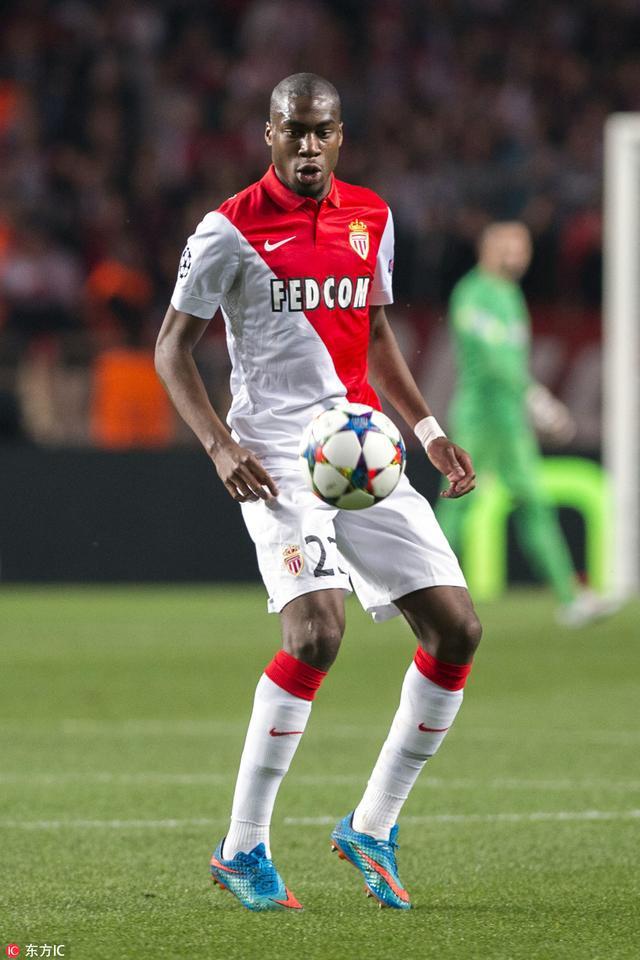 TA：皇马球星团队深度介入更衣室，阿隆索管理面临额外挑战（TA：皇马巨星身边团队深度干预更衣室，阿隆索执教管理遭遇额外考验）