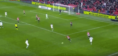 前锋连续两轮破门，全队士气高涨（前锋连场建功，球队士气飙升）