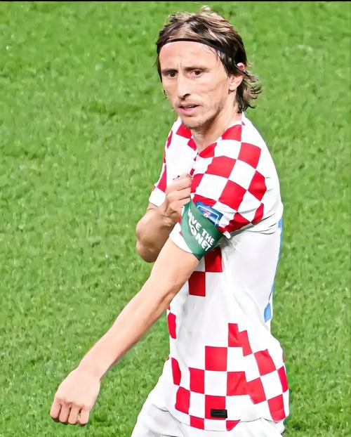 TA：曼城冬窗大概率召回埃切韦里，不排除留队的可能性（TA：曼城冬窗极有可能召回埃切韦里，但仍不排除留队）