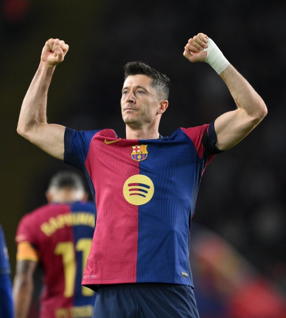 奥尔莫vs阿拉维斯全场数据：梅开二度+5次关键传球，获评9.5分（奥尔莫战阿拉维斯统治级发挥：梅开二度+5次关键传球，评分9.5）