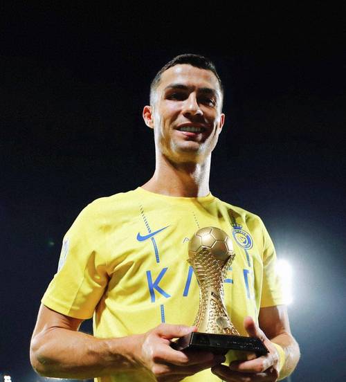 成都蓉城教练组现场观战中韩战，徐正源、金亨镒在场（成都蓉城教练组到场观战中韩大战，徐正源与金亨镒现身）