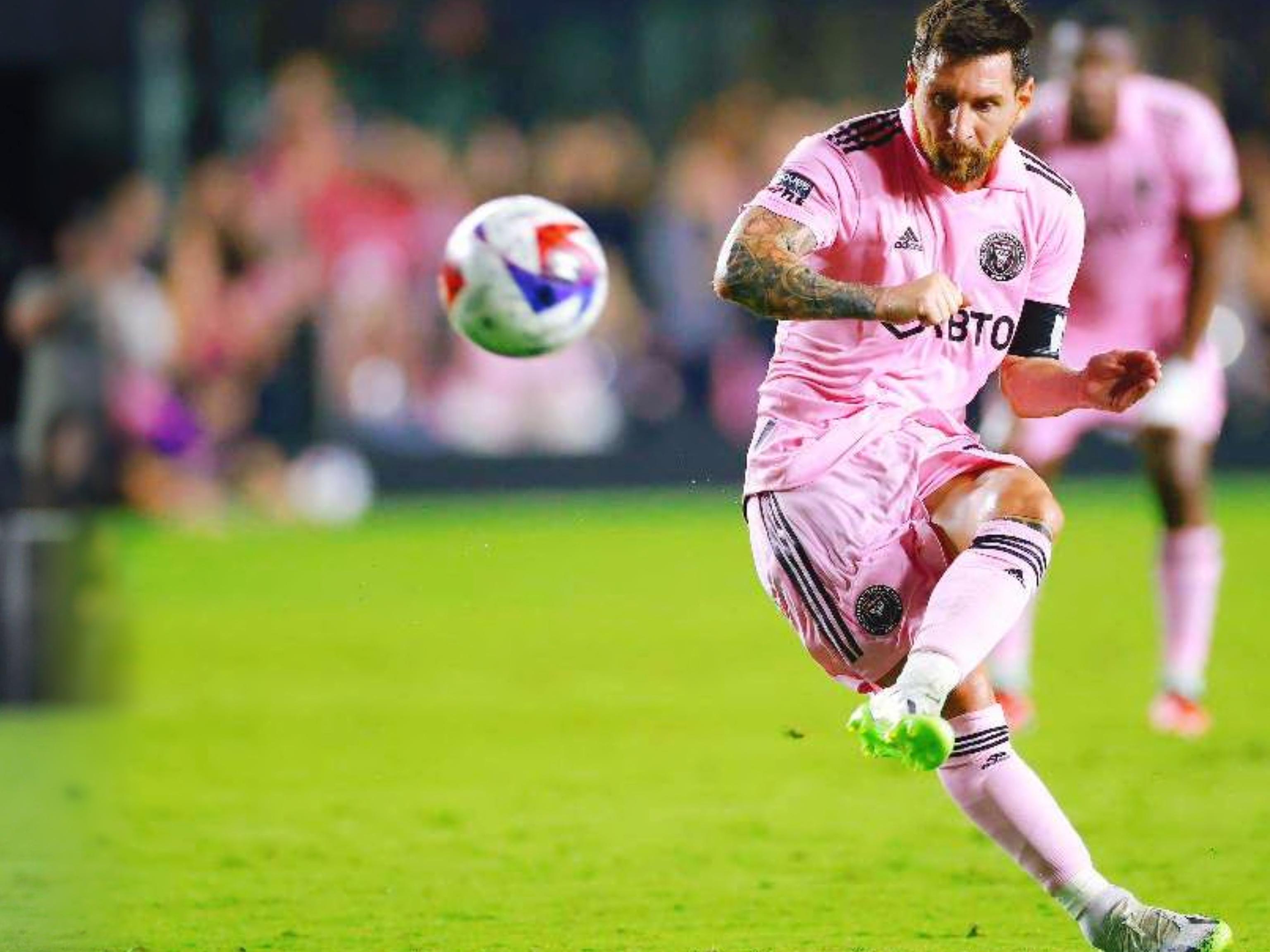 足协杯官方发布决赛纪念产品：纪念徽章38元，围巾58元（足协杯官方上架决赛纪念周边：徽章38元、围巾58元）