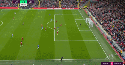 贴脸开大！祖巴茨罚球时，老鹰主场球迷高喊“保罗在哪里？”（祖巴茨走上罚球线，老鹰主场齐声高喊：“保罗在哪？”）