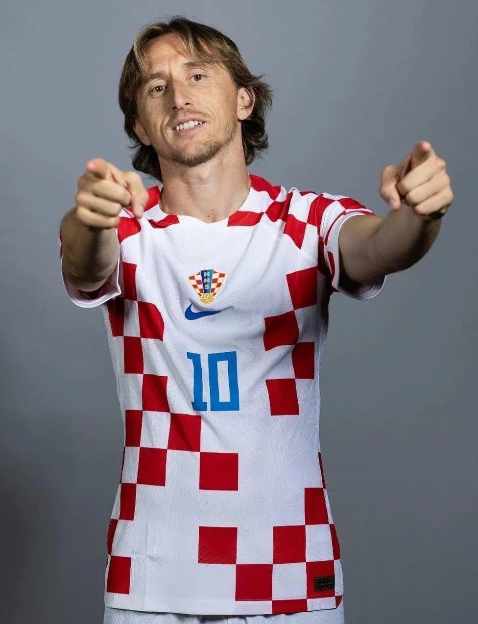 勒布朗·詹姆斯连续得分上双场次定格在1297场！NBA历史第一（詹姆斯连续得分上双纪录定格1297场，NBA历史第一）